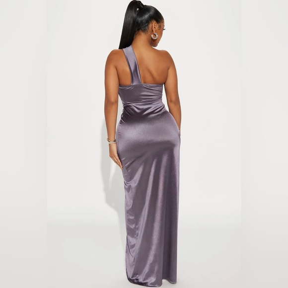 “Molly” high slit one-shoulder gown - Picture 3 of 9